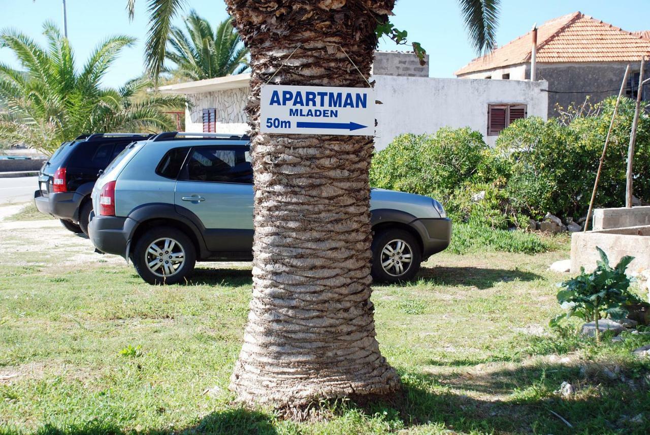 Apartments Mladen Sućuraj Exterior foto